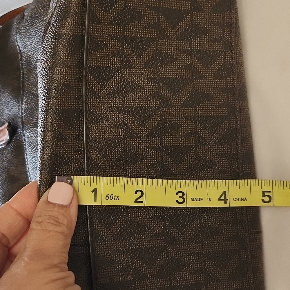 MICHAEL MICHAEL KORS VOYAGER MEDIUM LOGO TOTE BAG - Picture 12 of 13